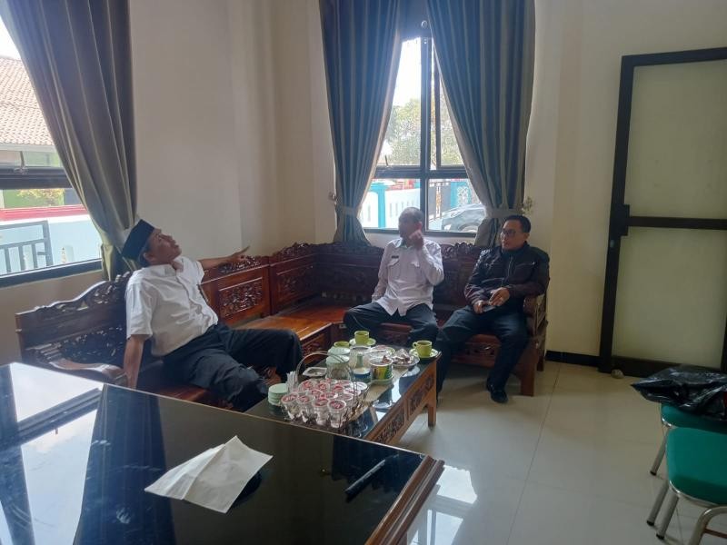 Sinergi Antar-Kecamatan, Kepala KUA Jatilawang Terima Kunjungan Koordinasi dari Staf KUA Purwojati