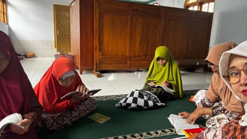 Penyuluh KUA Purwokerto Barat Laksanakan Bimbingan Belajar Iqro di MT. Al Qorib