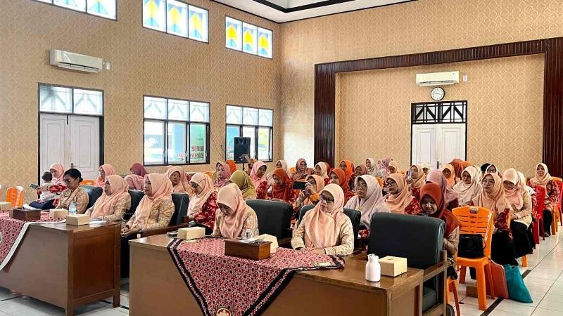 Penyuluh Purwokerto Barat Ikuti Pertemuan Dharma Wanita Perwanida Banyumas
