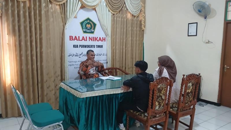 KUA Purwokerto Timur Beri Bimbingan Perkawinan bagi Catin Asal Temanggung dan Purwokerto Wetan