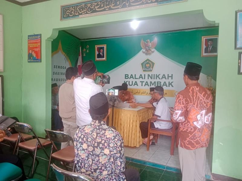 KUA Tambak Fasilitasi Ikrar Wakaf Tanah Desa Pesantren untuk Ponpes Al-Falah