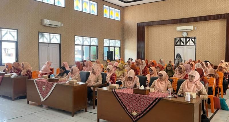 Eratkan Silaturahmi dan Perkuat Sinergi, Penyuluh Hadiri Pertemuan Rutin DWP Kemenag Banyumas