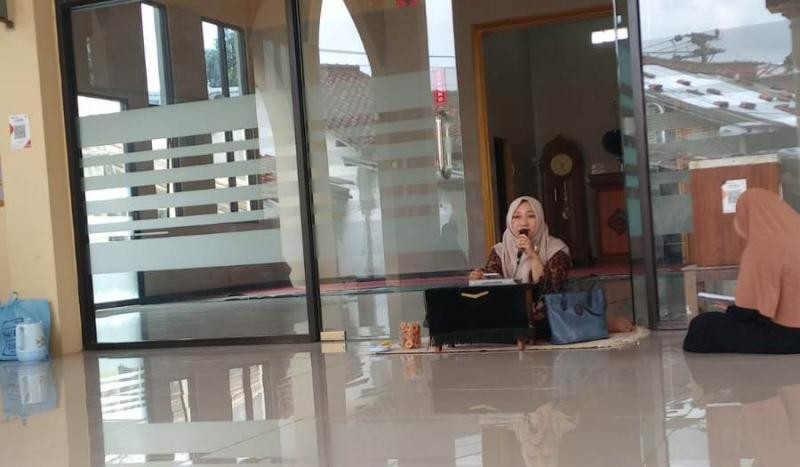 Tingkatkan Keimanan, MT Al-Hidayah Karanggandul Ikuti Semaan Al-Quran dan Kultum tentang Empat Penghalang Ibadah