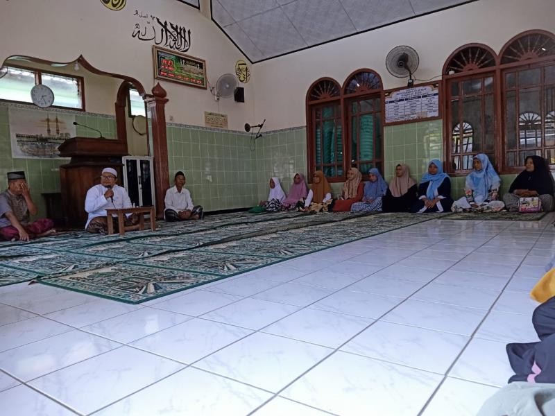 Penyuluh KUA Wangon Isi Pengajian Perdana dengan Materi Keistimewaan Salat Dua Rakaat