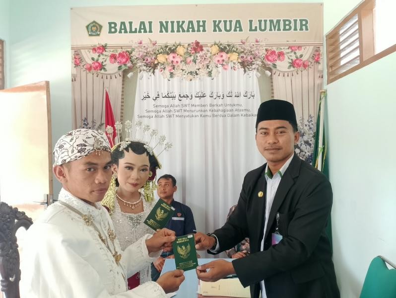 Tren Intimate Wedding Meningkat, Sejumlah Pasangan Pilih Menikah di KUA Lumbir