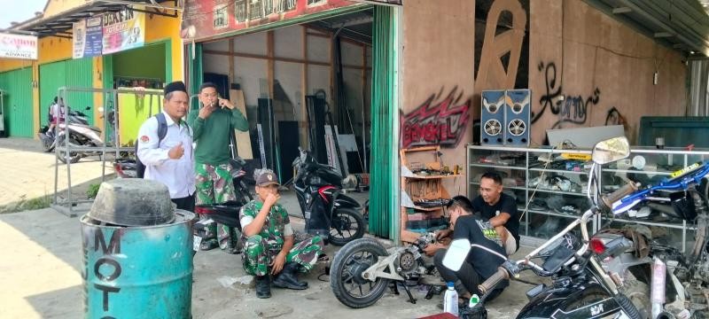 Sinergi Ciptakan Kondusivitas: Penyuluh Agama Islam KUA Gumelar, TNI, dan Remaja Gelar Koordinasi Keamanan Wilayah