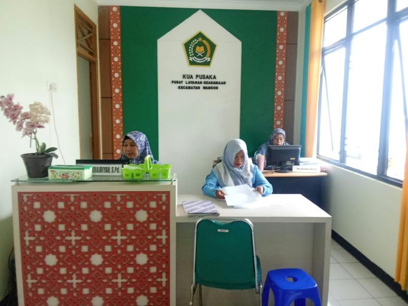 Srikandi KUA Wangon Siap Melayani Masyarakat dengan Semangat dan Senyum