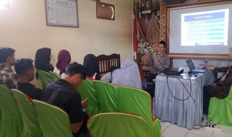 Bimwin Mandiri KUA Cilongok Bekali 8 Pasang Catin dengan Pemahaman Lima Pilar Keluarga Sakinah