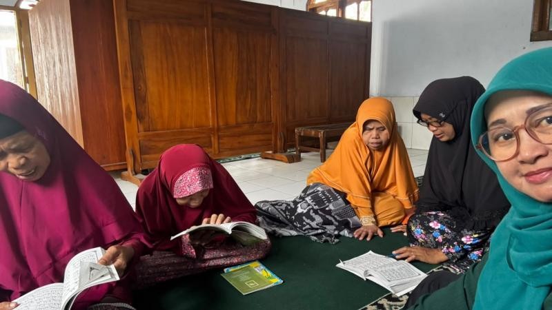 Penyuluh Laksanakan Bimbingan Belajar Iqro di MT Al Qorib Pasirmuncang