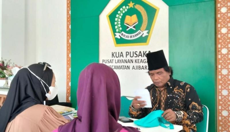 KUA Ajibarang Pastikan Ketelitian Data melalui Pelayanan Pengambilan Buku Nikah