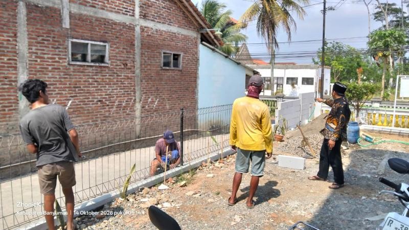 KUA Ajibarang Perkuat Infrastruktur Pendukung melalui Renovasi Pagar Kantor