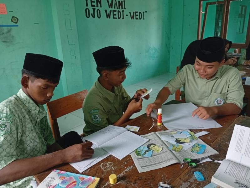 Asah Kreativitas dan Literasi Sejarah, Siswa MA Al Ikhsan Beji Susun Karya Visual tentang Bumi dan Manusia Purba