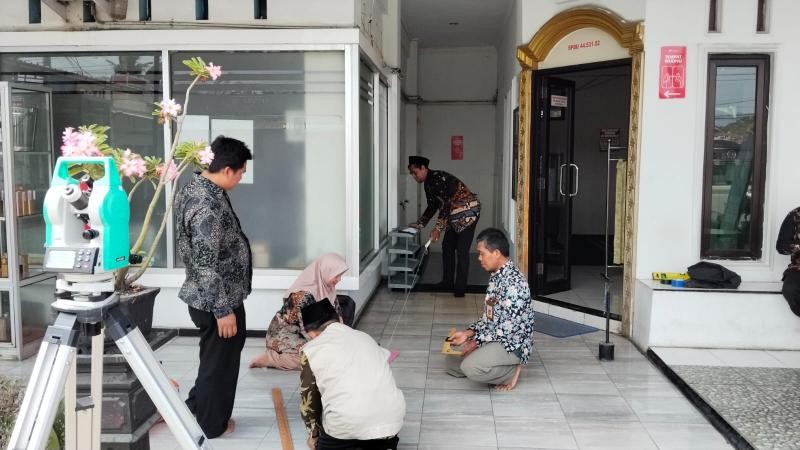 Roshdul Kiblat di SPBU Tambak dan Sumpiuh: Upaya Penyuluh Pastikan Keakuratan Arah Sholat