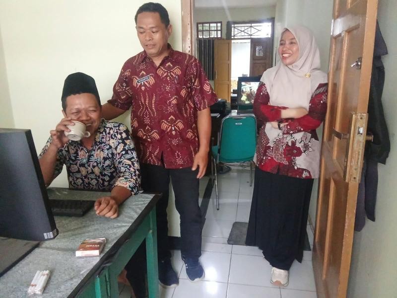 KUA Wangon Laksanakan Evaluasi Redaksi Berita Sore Hari Sebelum Pulang Kantor