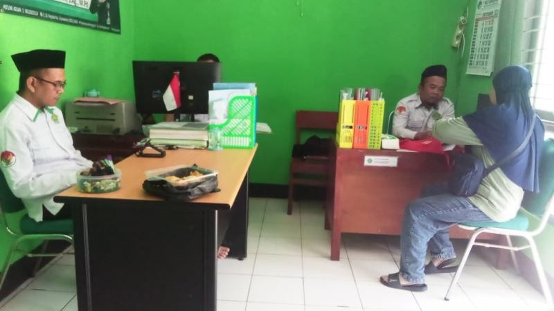 KUA Berikan Pelayanan Legalisir Buku Nikah kepada Warga Purworejo