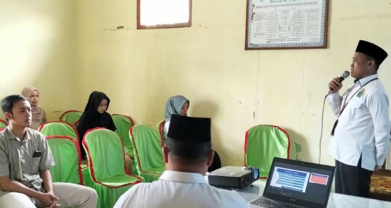 Dua Pasang Catin KUA Cilongok Dibekali Ilmu Kelola Keuangan hingga Memahami Psikologi Pasangan