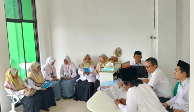 Pembacaan Asmaul Husna Rutin Perkuat Kebersamaan Pegawai KUA Ajibarang