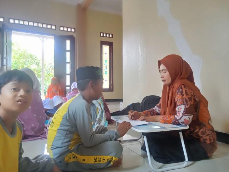Penyuluh Berikan Bimbingan Iqro dan Al-Quran kepada Siswa SD Negeri 1 Kutasari Baturraden