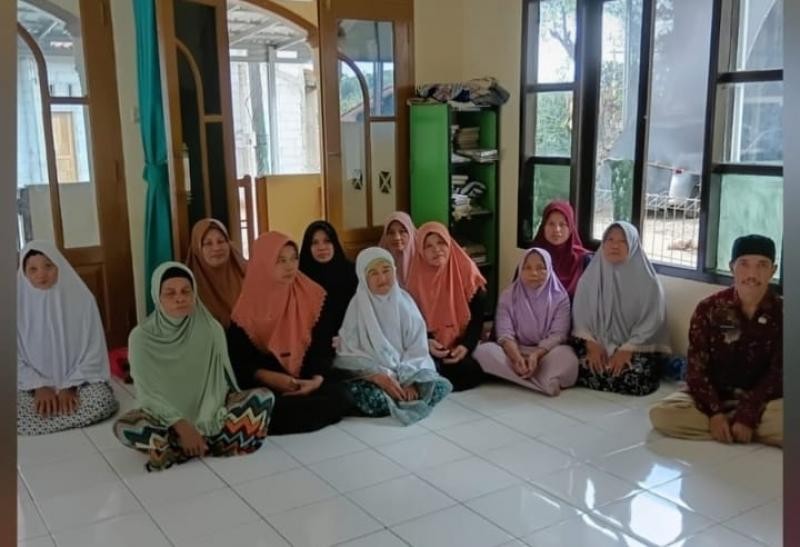 Bahas QS. Fatir Ayat 32, Penyuluh KUA Karanglewas Paparkan 3 Tingkatan Kepatuhan Umat di MT Baitussolikhin