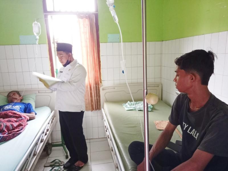 Bimbingan Rohani Rutin KUA Tambak di Puskesmas 2 Tambak: Dorong Semangat dan Doakan Kesembuhan Pasien