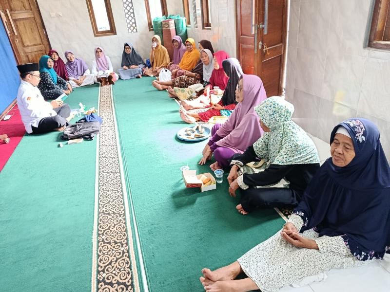 Penyuluh KUA Jatilawang Ajak Ibu-Ibu Baitus Sehah Raih Keutamaan Majelis Taklim