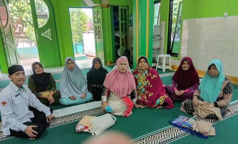 Penyuluh KUA Karanglewas Paparkan 3 Pengingat Rasa Syukur di MT Darul Kalam