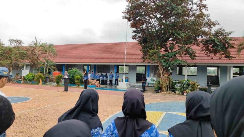 Hadirkan Semangat Kebangsaan, Kepala KUA Somagede dan Staf Hadiri Upacara Sumpah Pemuda ke-98
