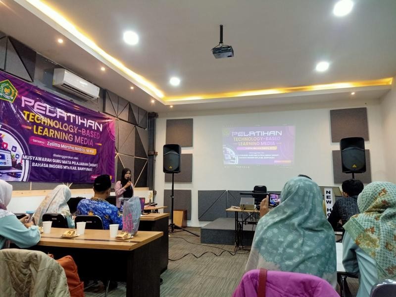 Guru Bahasa Inggris MTs Nurul Iman Cikembulan Ikuti Pelatihan Technology-Based Learning Media melalui MGMP Kabupaten Banyumas