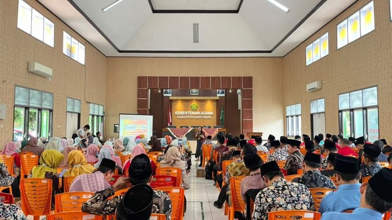 Perkuat Pendampingan Masyarakat, Penyuluh Agama dan Tenaga Pendidik Kemenag Banyumas Ikuti Seminar Kesehatan Mental