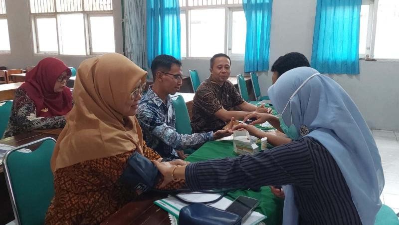 Puskesmas 1 Tambak Gelar Pemeriksaan Kesehatan Berkala Untuk GTK MTsN 2 Banyumas