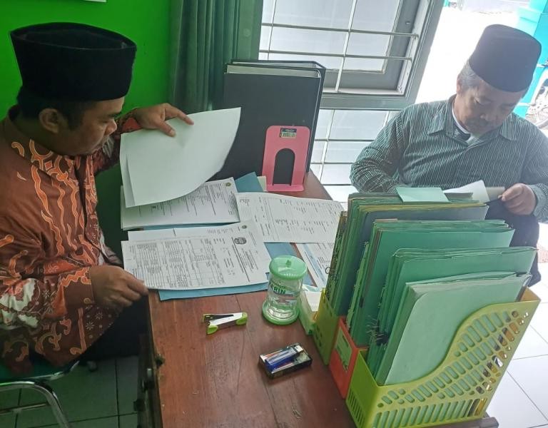 Komitmen Pelayanan Prima, KUA Bantu Kelengkapan Administrasi Petugas P3N