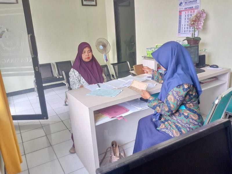 KUA Wangon Berikan Layanan Konsultasi Buku Nikah dengan Tulisan Pudar