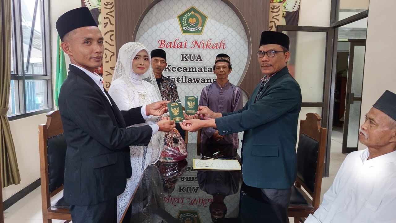 Khidmat dan Haru Warnai Prosesi Akad Nikah di KUA Jatilawang