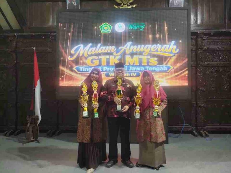 Dua GTK MTs Negeri 3 Banyumas Torehkan Prestasi di Anugerah GTK MTs Wilayah IV Jawa Tengah