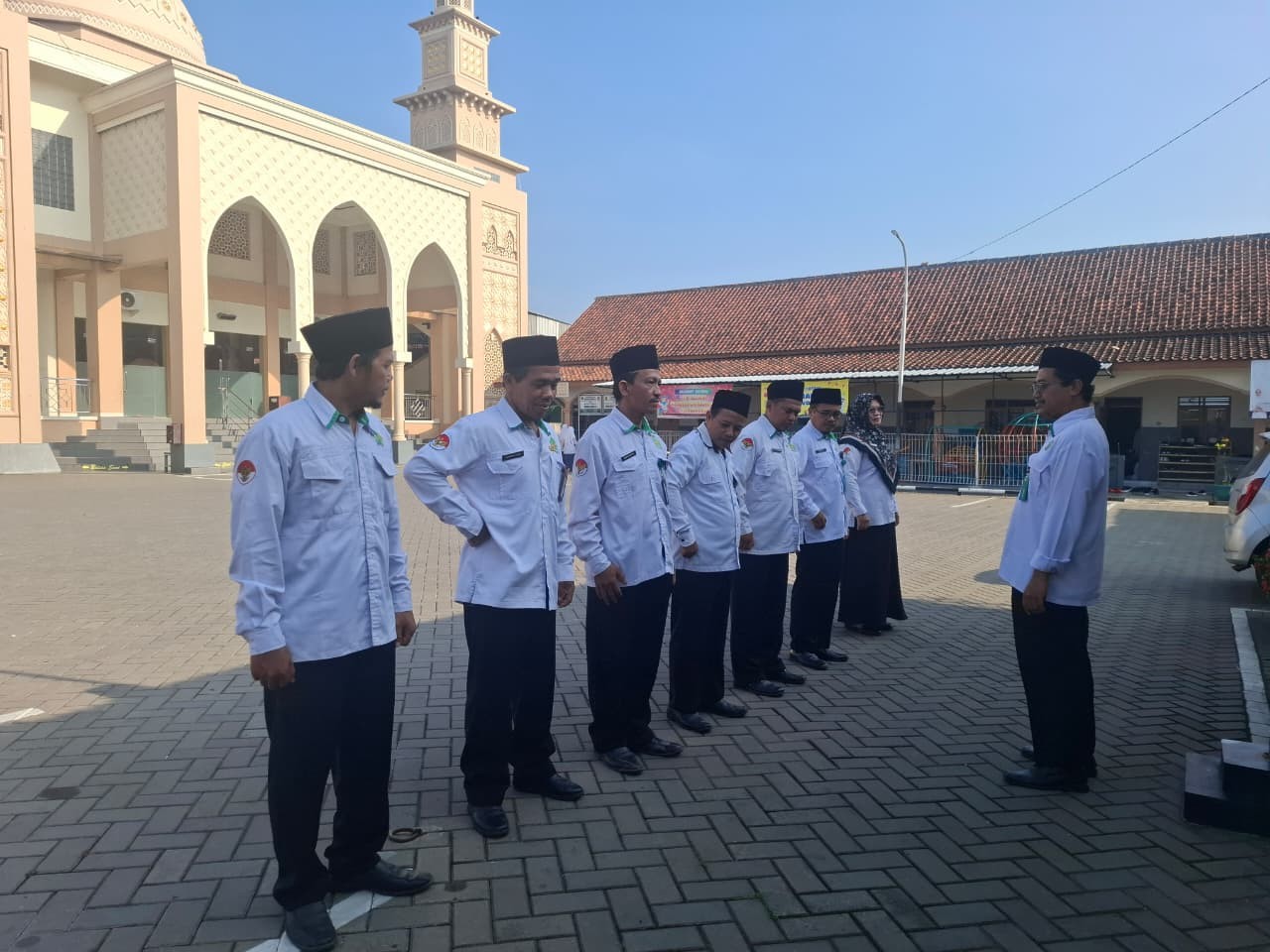 rutin apel Pagi bentek kedisiplinan pegawai KUA Tambak 