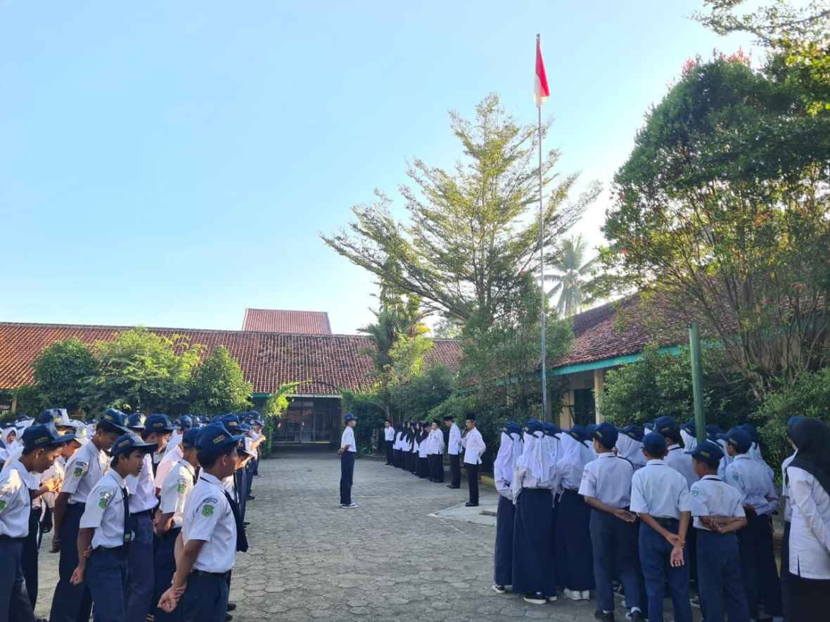 Apel Pagi Penutup Semester: Teguhkan Disiplin dan Semangat Siswa MTs Maarif NU 1 Purwojati