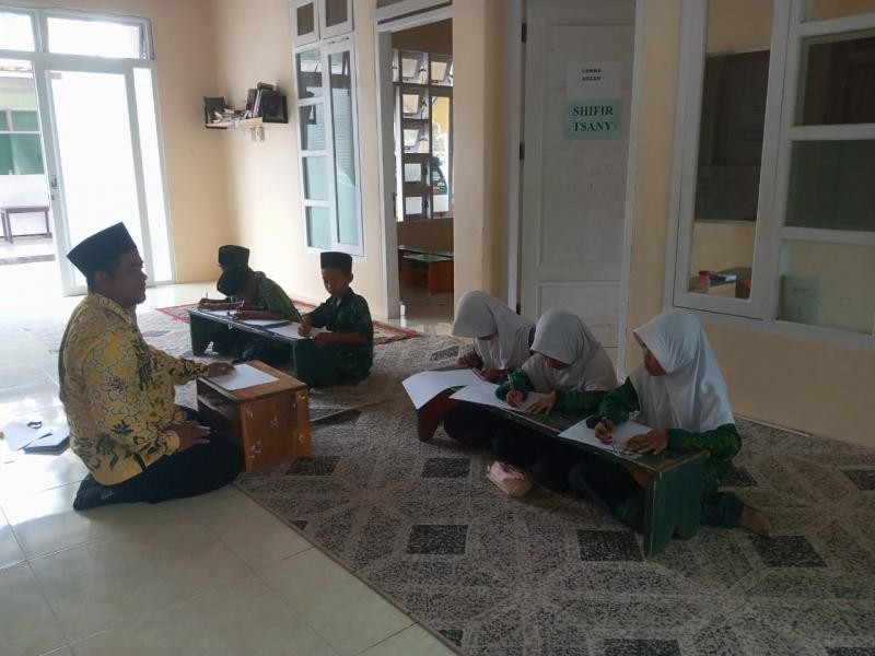 Bimbingan Tahsinul Khot Bagi Anak di Kaliwedi