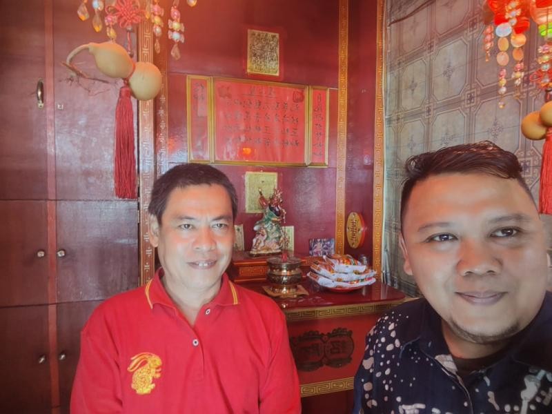 Silaturahmi Lintas Iman di Sokaraja Kidul, Penyuluh KUA Dengan Pemilik Toko Diva