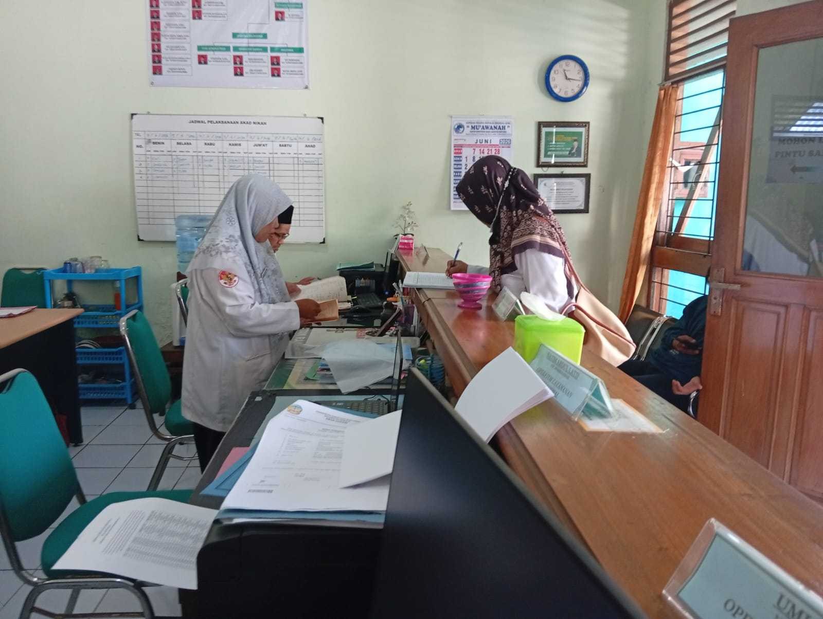 KUA Layani Legalisir Buku Nikah untuk Kelengkapan Pengurusan Taspen
