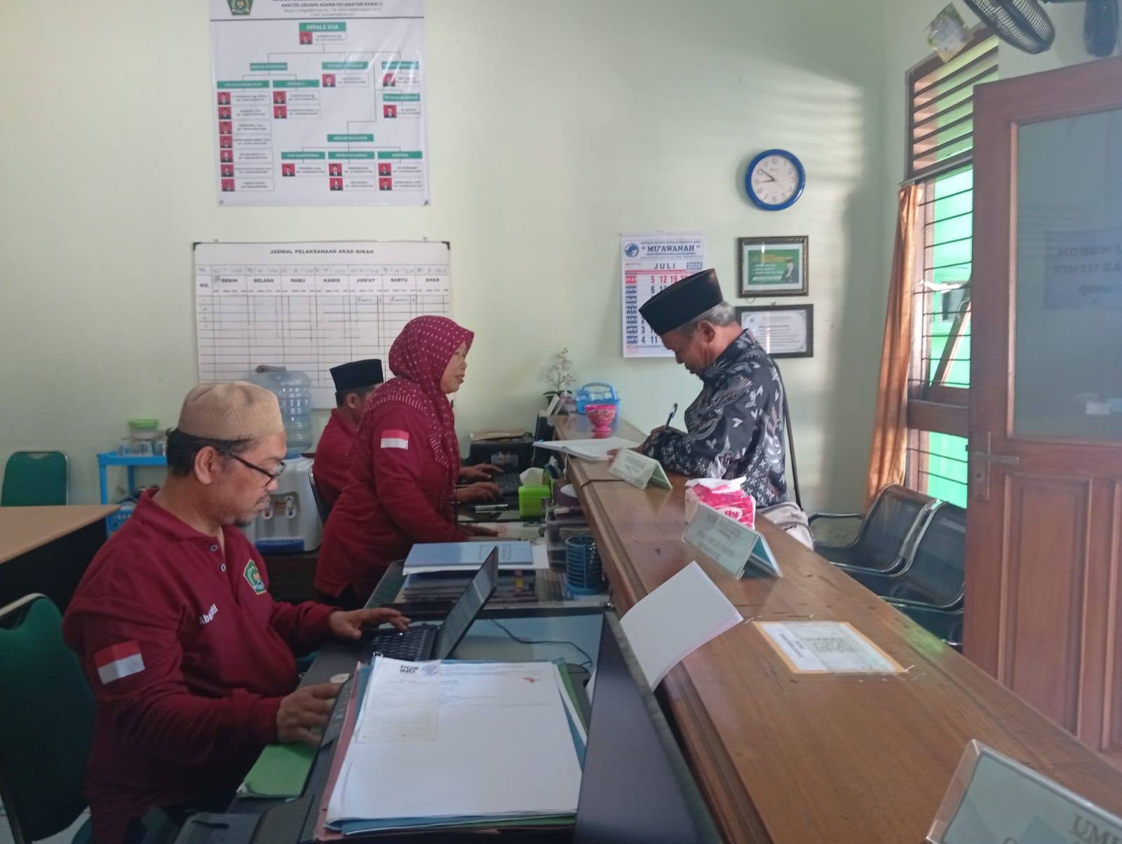 Menuju Akad Nikah Lancar, KUA Rawalo Bantu Warga Sidamulih Lengkapi Data Catin