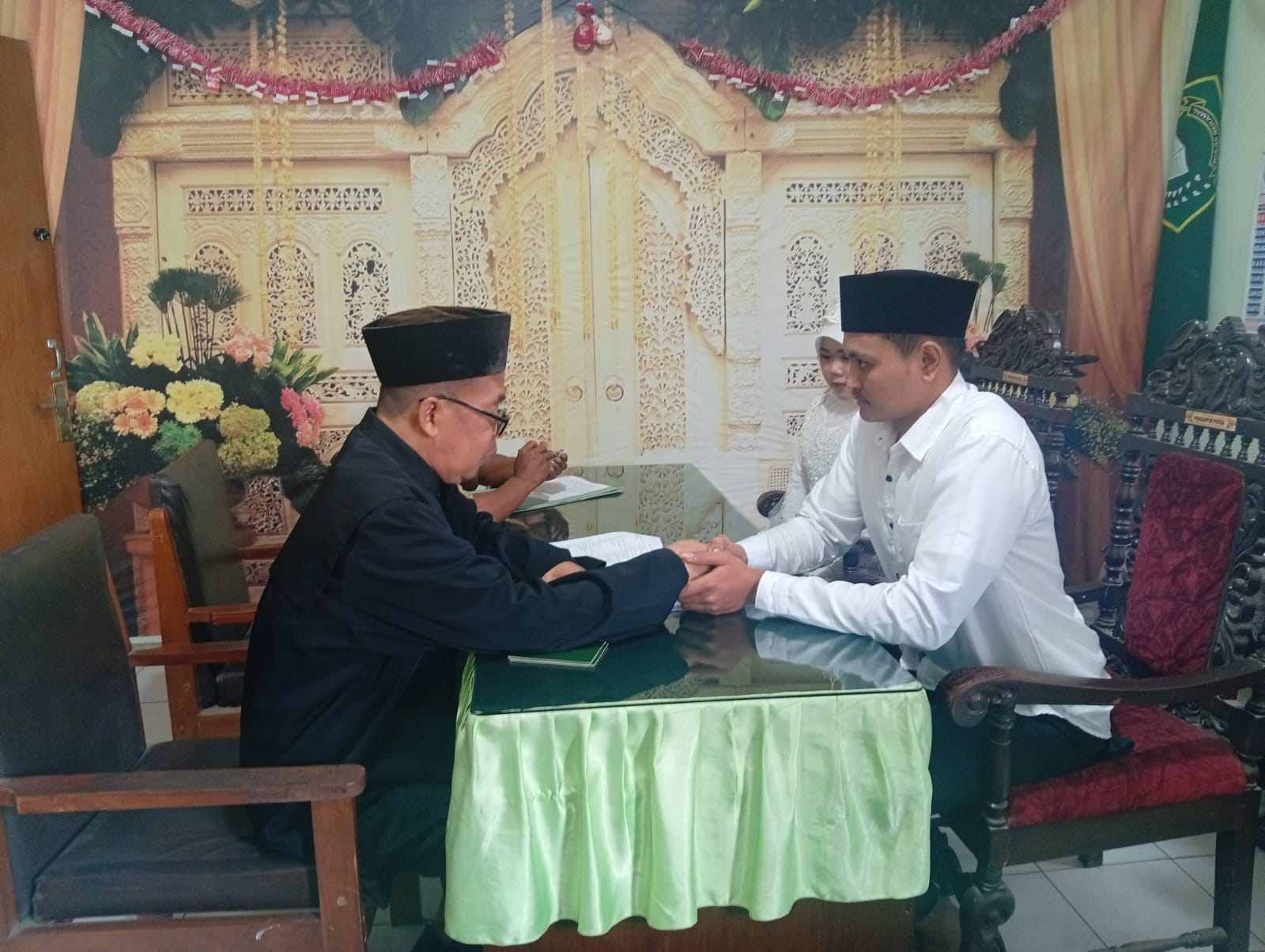 Sah Ijab Qobul, Penghulu Amanatkan Saling Jaga Pasangan dengan Kasih Sayang
