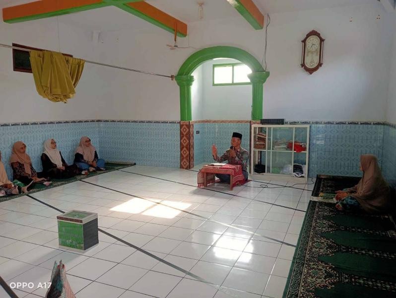 Penyuluh Rawalo Motivasi Jamaah Al-Muttaqin untuk Istiqamah Menjaga Iman