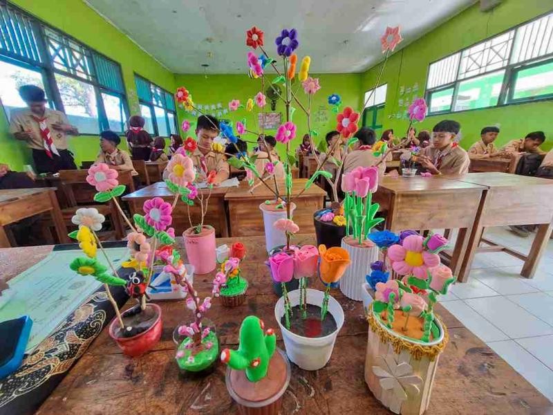 Merangkai Imajinasi, Menumbuhkan Kreativitas Melaui Karya Seni Tiga Dimensi