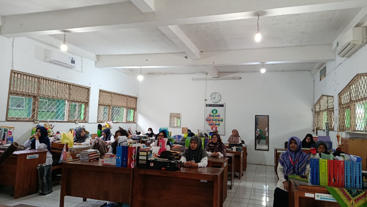 GTK MTs Negeri 3 Banyumas Perkuat Spirit Pengabdian dan Kepedulian untuk Pembangunan Masjid