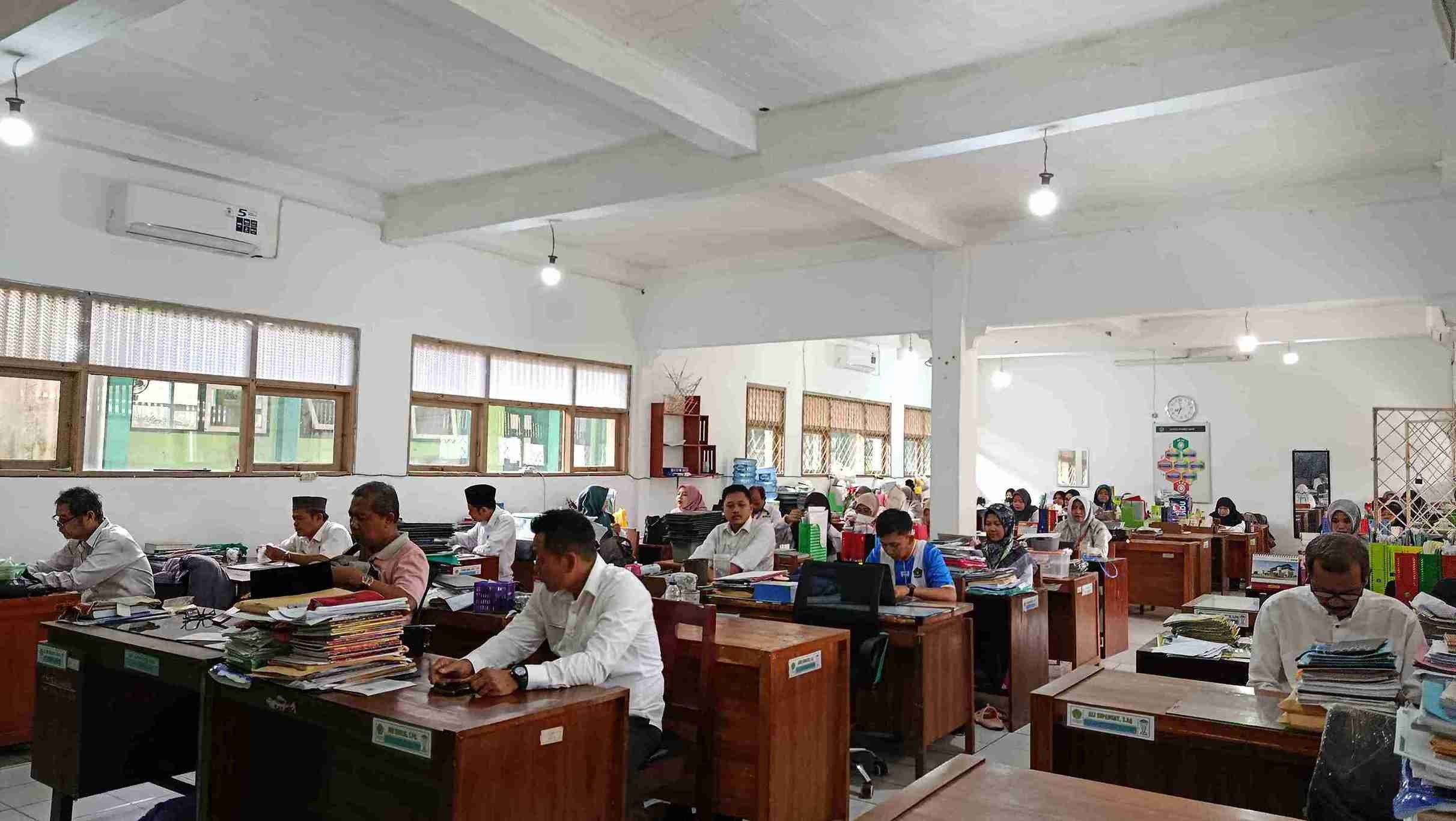 Doa Pagi dan Kata Bijak Kuatkan Langkah GTK MTs Negeri 3 Banyumas