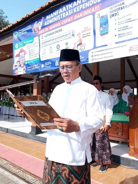 Penyuluh Agama KUA Kalibagor Dipercaya Pimpin Doa