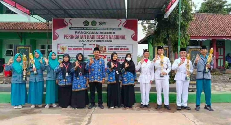 Panggung Prestasi MTs Negeri 3 Banyumas Menggema Usai Upacara Sumpah Pemuda, Murid Berbakat dan Pramuka Garuda Banjir Apresiasi