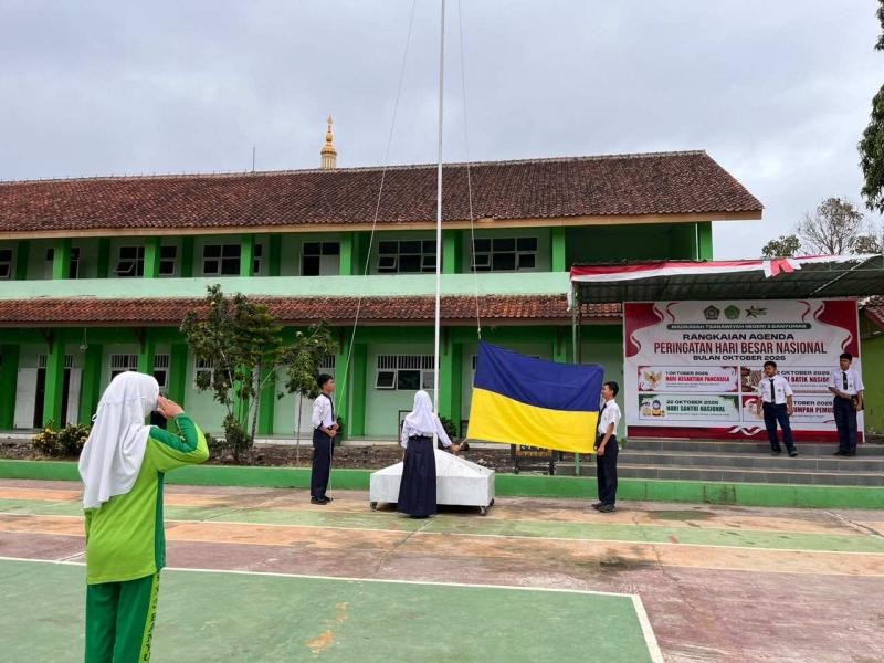 Mantapkan Persiapan Hari Sumpah Pemuda, Murid MTs Negeri 3 Banyumas Siap Tampilkan Upacara Penuh Khidmat dan Semangat Kebangsaan