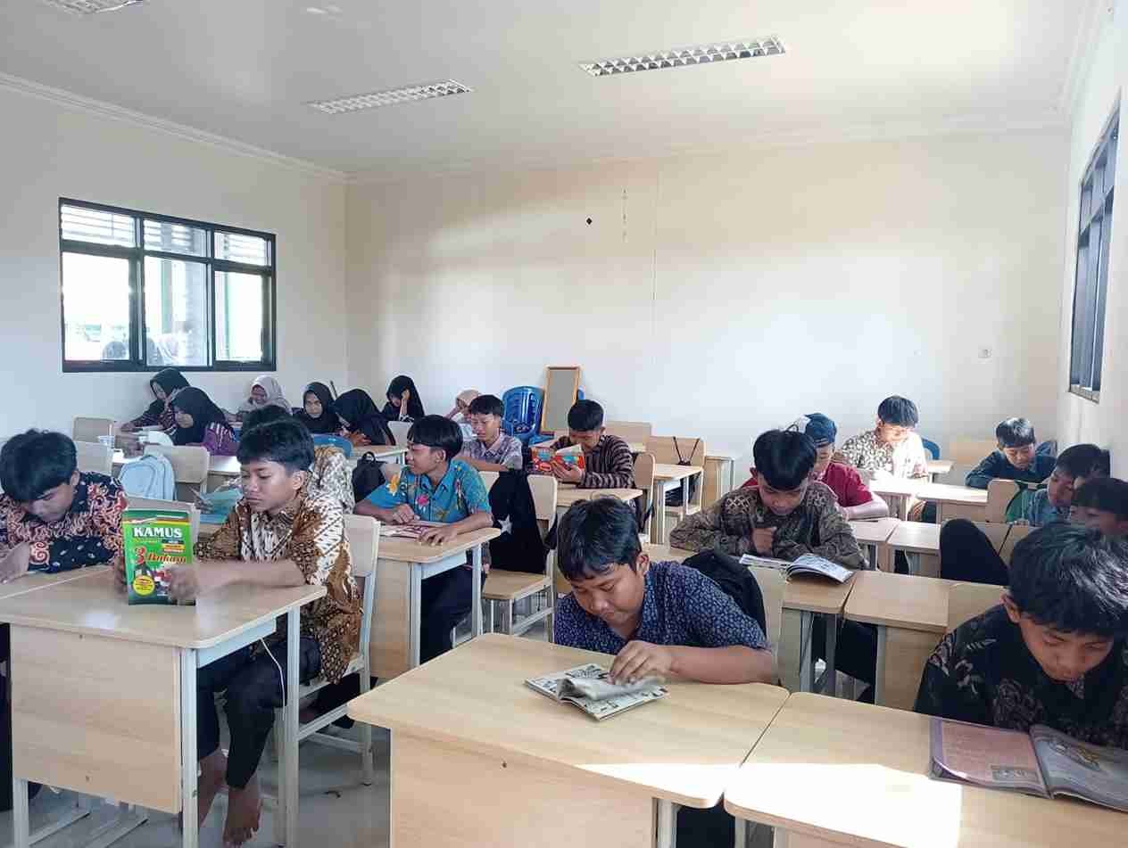 Buku, Pena, dan Rasa: Wajah Literasi di Hardiknas 2026
