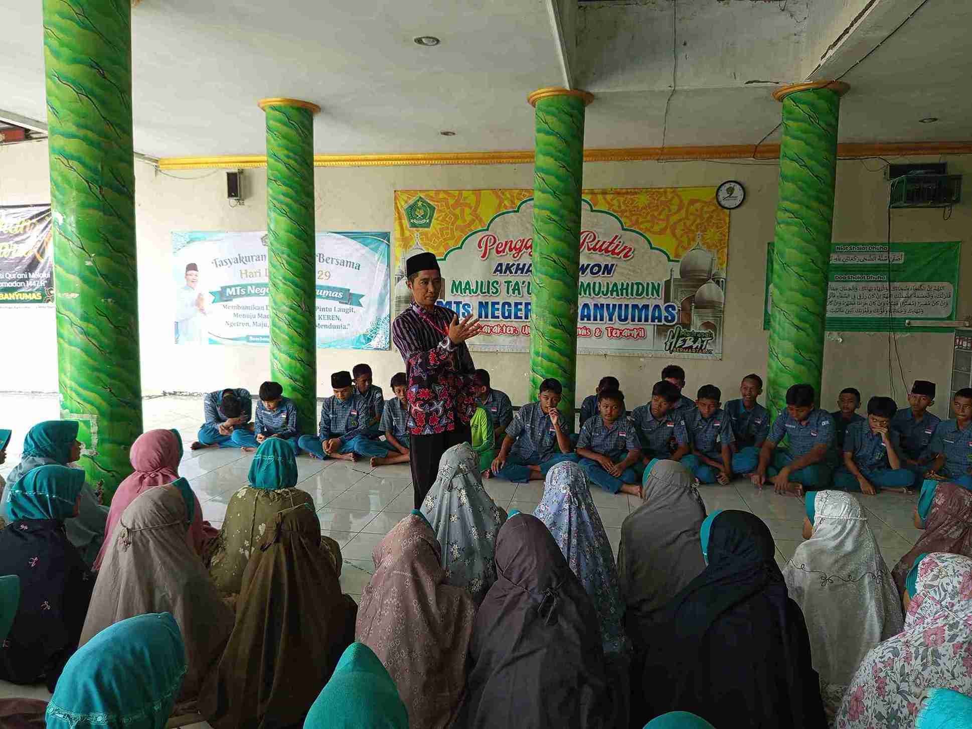 Shalat Dhuha dan Pembinaan Karakter, Waka Kesiswaan Tekankan Peran OSIM, PMR, dan Pramuka sebagai Teladan Madrasah